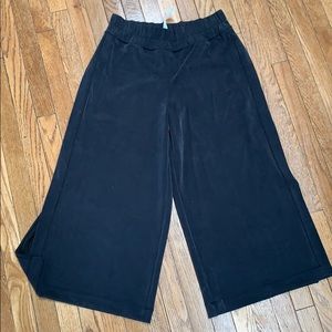 Lululemon cropped wide leg pants